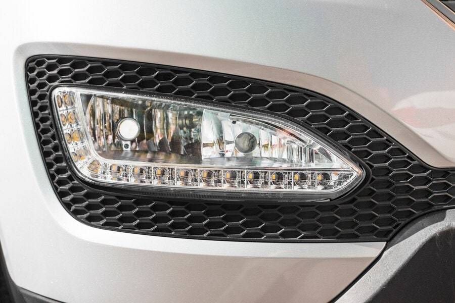 Lire la suite à propos de l’article LES DERNIÈRES INNOVATIONS EN ÉCLAIRAGE AUTOMOBILE: Révolutionnez Votre Conduite avec la Technologie de Pointe