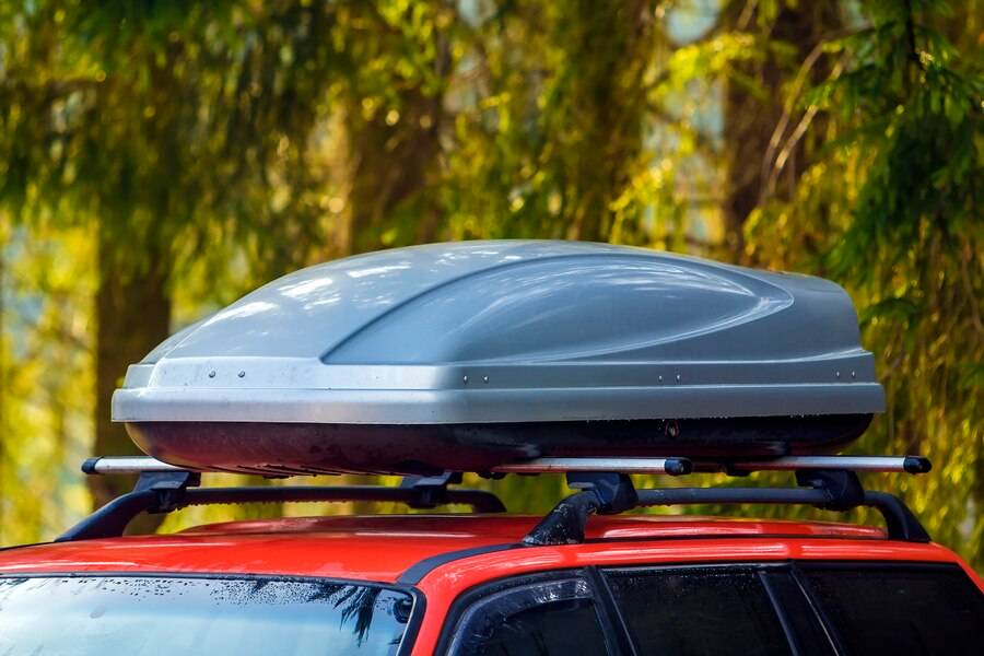 Lire la suite à propos de l’article Les 10 Avantages des Barres de Toit pour Transporter des Équipements Encombrants