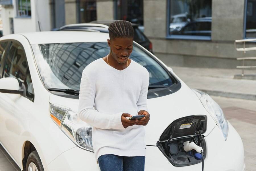 Les systèmes de propulsion alternatives : l'essor des voitures électriques