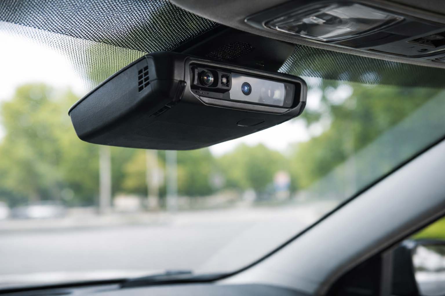 You are currently viewing Comment fonctionne un système ADAS ? Explication simple pour comprendre l’assistance à la conduite