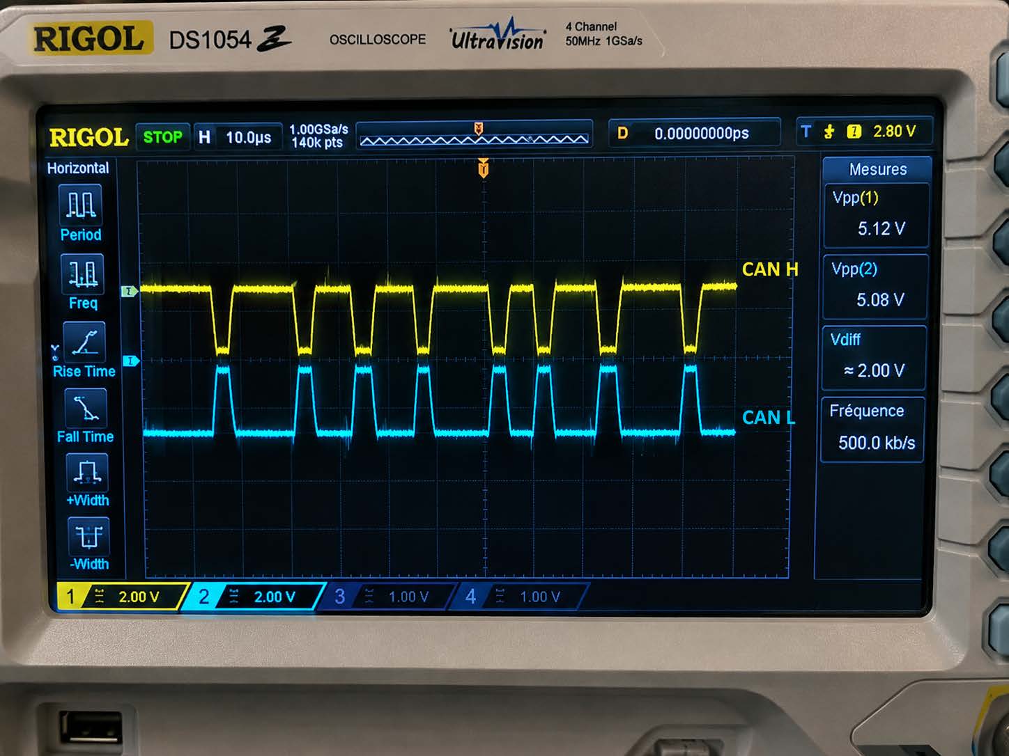 oscilloscope affichant un signal différentiel sur une ligne CAN H / CAN L